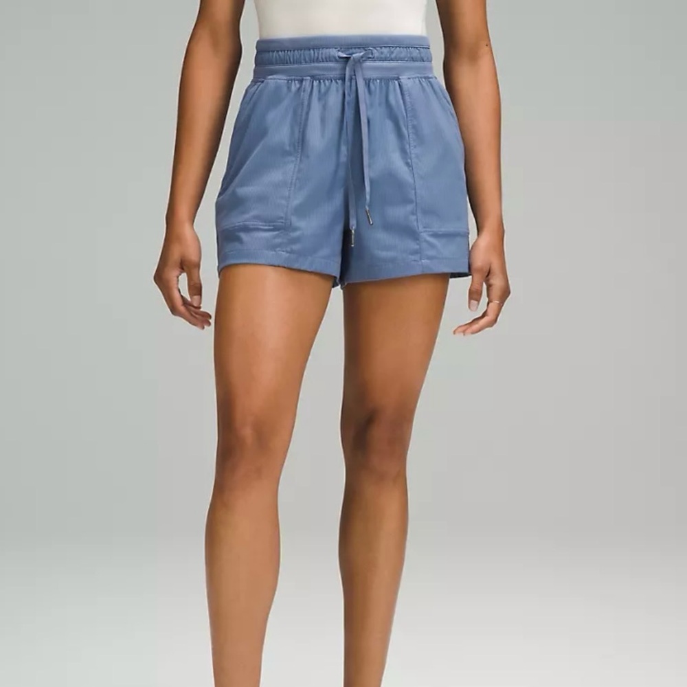 lululemon dance studio high-rise short in oasis blue